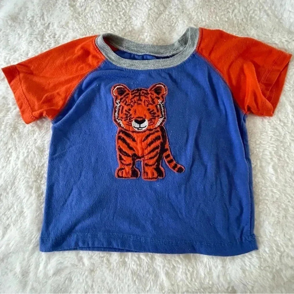 Carter’s 2T - 3 piece plaid tiger pajamas set - Picture 2 of 10